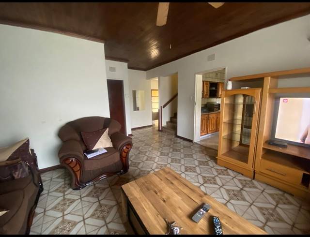 8 BEDROOM HOUSE FOR SALE IN BEDWORTH PARK